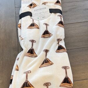 NWT Espresso Martini Eastmoor Plush Throw Blanket